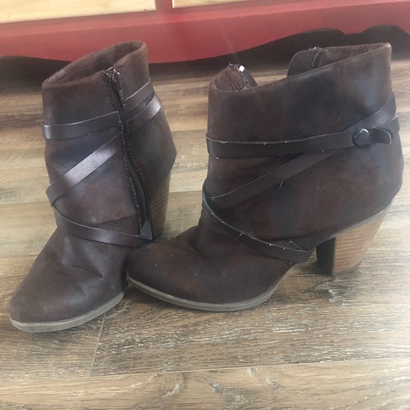 Crown Beverly Booties - Picture 1 of 4